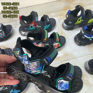 Sandal trẻ em màu đen họa tiết siêu nhân cá tính WN22