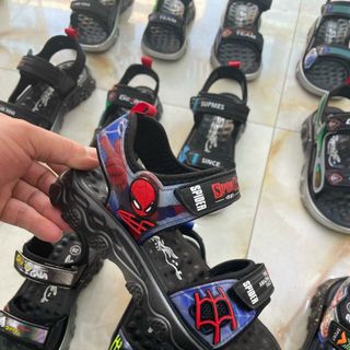 Sandal trẻ em màu đen họa tiết siêu nhân cá tính WN22