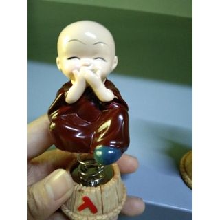 Tượng 4 chú tiểu tứ không lò xo trang trí bàn làm việc, để taplo ô tô, xe hơi - Tượng tứ không lò xo trang trí xe hơi