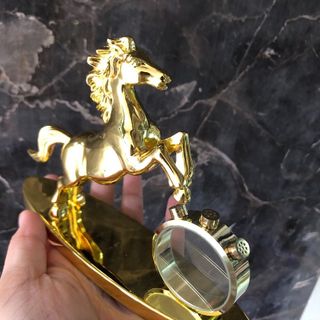 Tượng nước hoa ngựa mã đáo thành công,trang trí xe ô tô,toả hương thơm dễ chịu,đánh bay mùi khó chịu xe oto
