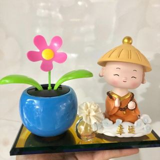 Tượng nước hoa chú tiểu gật đầu dễ thương trang trí xe hơi, ô tô KHO SỈ TOÀN QUỐC