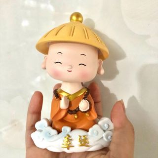 Tượng nước hoa chú tiểu gật đầu dễ thương trang trí xe hơi, ô tô KHO SỈ TOÀN QUỐC