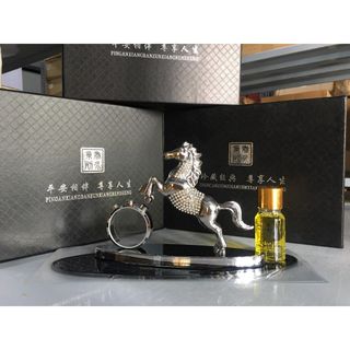 Tượng ngựa mã đáo thành công để taplo xe ô tô kèm nước hoa,trang trí phòng, bàn làm việc, xe hơi(TẶNG KÈM NƯỚC HOA)