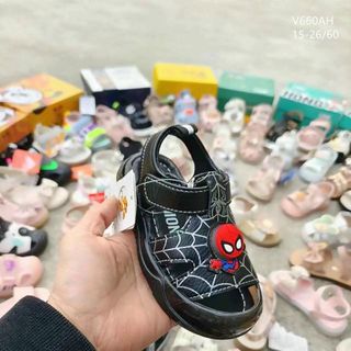 Sandal trẻ em kiểu dáng đẹp đế mềm êm chân V661