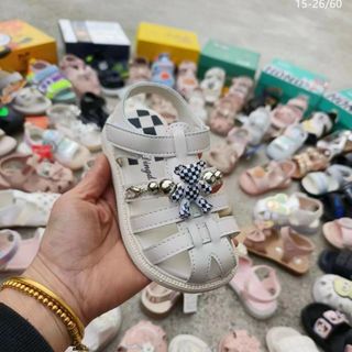 Sandal trẻ em kiểu dáng đẹp đế mềm êm chân V661