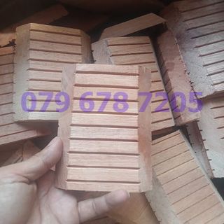 GÓC GỖ MERANTY ĐÓNG NHÀ YẾN