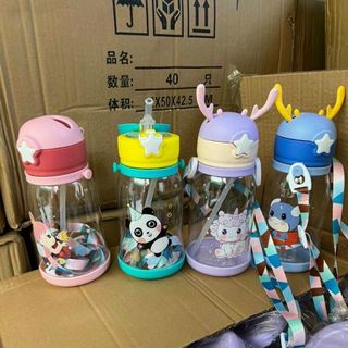 Bình đựng nước tuần lộc cho bé