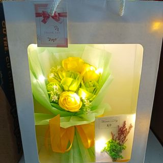 set bó hoa hồng sáp 7B + túi giấy + đèn nháy + thiệp hoa khô, quà tặng ngày lễ 8/3, 14/2, 20/10, 20/11