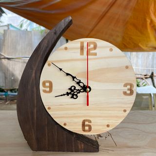 Đồng hồ gỗ để bàn