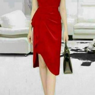 Đầm trễ vai hai dây