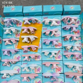 Sandal bé gái quai ngang dán xinh xắn V741