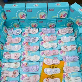 Sandal bé gái quai ngang dán xinh xắn V741