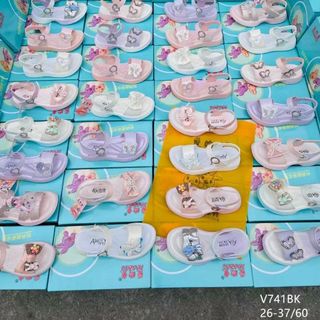 Sandal bé gái quai ngang dán xinh xắn V741