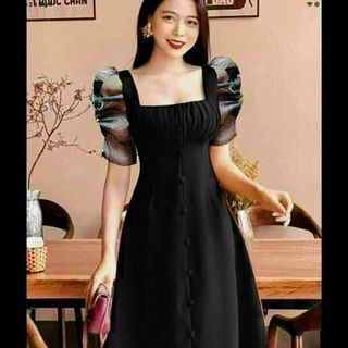 Đầm xoè xếp ly cổ vuông nút bọc