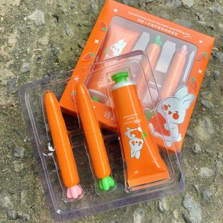 Set dưỡng da tay Cà Rốt kèm 2 son dưỡng môi