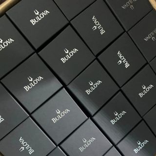 hộp đồng hồ bulova AnBox Cam kết giao full hộp như ảnh nguyên bộ size: 10x10x7cm