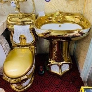 Bồn cầu 2 khối mạ vàng phong cách hoàng gia cực kỳ sang trọng