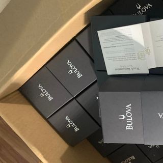 hộp đồng hồ bulova AnBox Cam kết giao full hộp như ảnh nguyên bộ size: 10x10x7cm