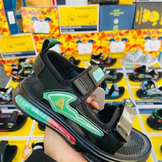 Sandal trẻ em màu đen chất da mềm êm chân V784