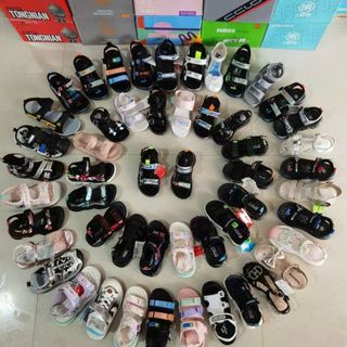 Sandal trẻ em màu đen quai ngang dán đẹpV807