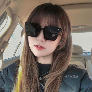 Kính mát gọng vuông