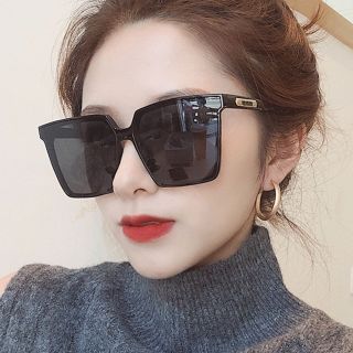 Kính mát gọng vuông