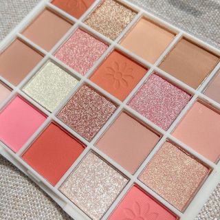Phấn mắt HLLR 20ô