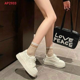 Giày thể thao nữ trắng họa tiết đẹp