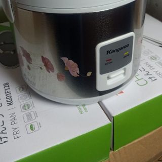 Nồi cơm điện Kangaroo KG18RC3 dung tích 1.8 lít bảo hành 12 tháng