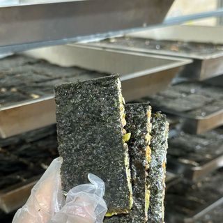 Bánh rong biển kẹp hạt