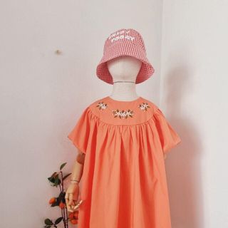 Đầm cho bé gái cam sữa - Thêu hoa phong cách Hàn Quốc.