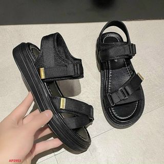 Sandal nữ màu đen đế thấp êm chân