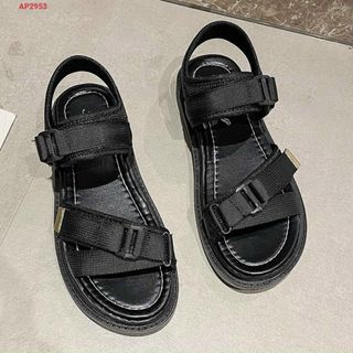 Sandal nữ màu đen đế thấp êm chân