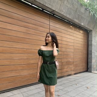 Đầm bẹt vai tay phồng Golden Bamboo Fashion chất liệu vải satin đơn sắc họa tiết trơn trẻ trung năng động