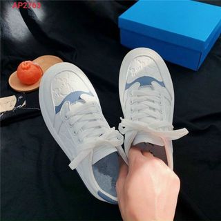 Giày thể thao nữ trắng viến gót và đế xanh cực đẹp