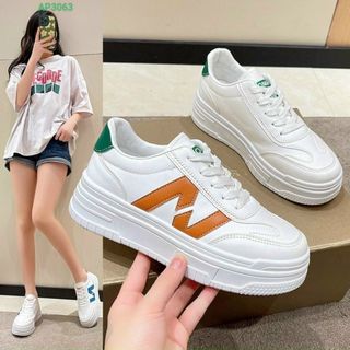 Giày thể thao nữ màu trắng họa tiết chữ N đẹp