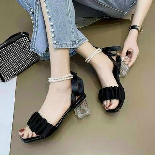 Giày cao gót quai ngọc trai có gắn nơ điệu đà