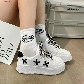 giày thể thao nữ da mềm màu trắng họa tiết thê chữ X