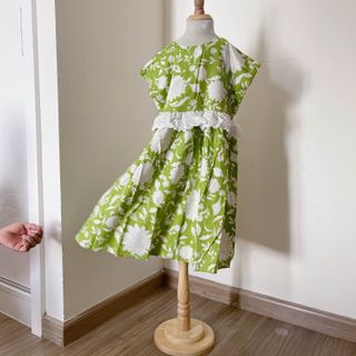 Đầm Linen họa tiết hoa xinh xắn nhẹ nhàng.