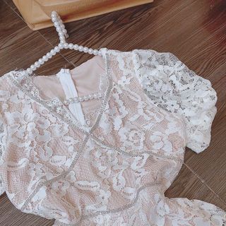 Váy ren 2 lớp cổ V sang trọng