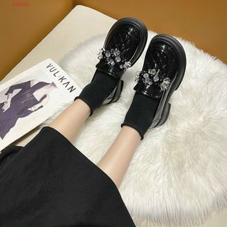 Giày lười nữ chất da bóng kẻ đính đá sang chảnh