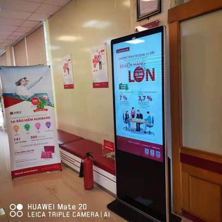MÀN HÌNH QUẢNG CÁO CHÂN ĐỨNG KEDRO 49 INCH HỆ ĐIỀU HÀNH ANDROID