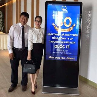 MÀN HÌNH QUẢNG CÁO CHÂN ĐỨNG 55 INCH KEDRO HỆ ĐIỀU HÀNH ANDROID