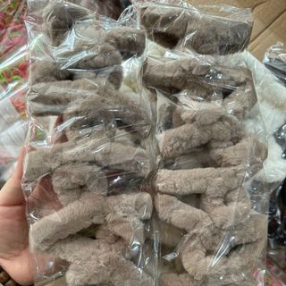 Kẹp tóc lông.