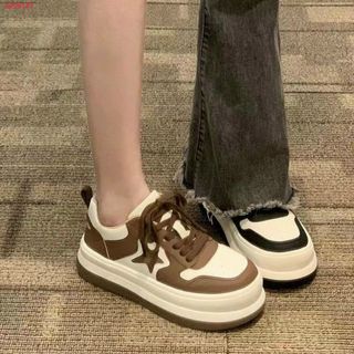 Giày thể thao trắng viền màu phối ngôi sao đẹp