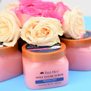 Tẩy tế bào chết cơ thể Tree Hut Shea Sugar Scrub Maroccan Rose - 18 oz/510g