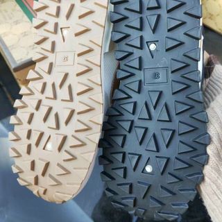 Giày thể thao nữ kiểu dáng năng động V1014