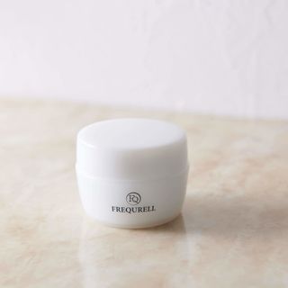 Kem dưỡng ẩm sáng da mờ thâm nám Frequrell＿Shiratori