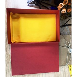 (Qùa tặng) Hộp đựng biểu trưng/cúp/kỷ niệm chương màu đỏ sang trọng 22.5x15.5x6.5cm