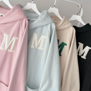 ￼Áo khoác cardigan nữ thêu Chữ M cài nút có nón form rộng giá sỉ